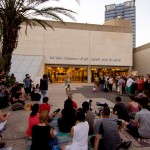 התכנסות אמנים במוזאון ת’א